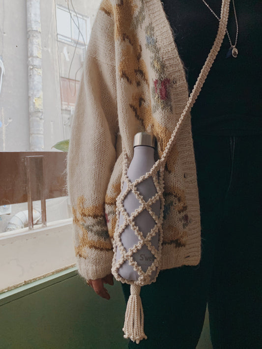 Bottle holder in white